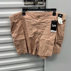 NWT Lee Soft Comfort Waistband Basque Tan Mid Rise Regular Fit Cargo Shorts 22 M